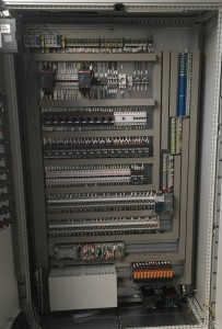 Шкаф управления в котором установлены восьмиканальные измерители для взрывоопасных зон с сигнализацией ТРМ138В
