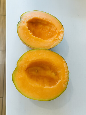 Выращенная Семёном дыня