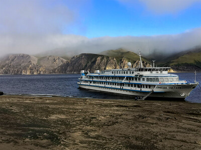 Один их теплоходов, на котором проводились работы