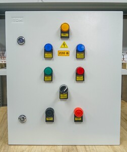 Шкаф управления насосом (вид снаружи)