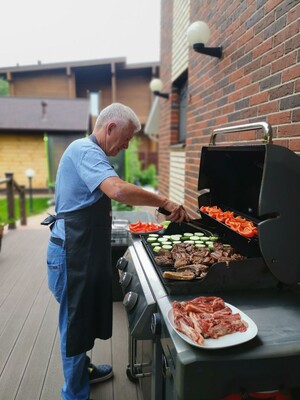 За воскресным грилем