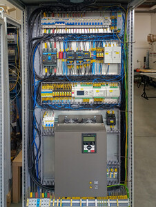 Шкаф управления (вид внутри)