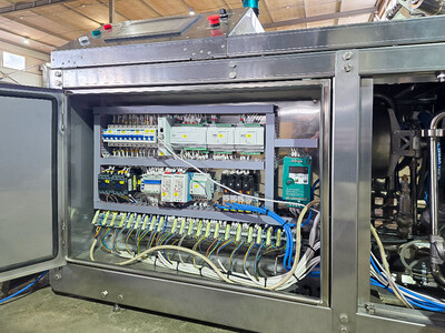 Шкаф открыт