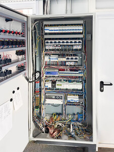 Собранный шкаф, эстетику сфотографировать забыли, но в данном проекте, это не главное)