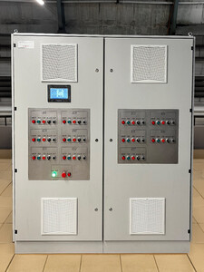 Шкаф с ПЛК, частотными преобразователями и моторными дросселями