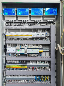 Внутренний вид шкафа автоматики