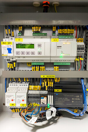 Шкаф управления сетевыми насосами на базе ОВЕН ПР200 и ПРМ